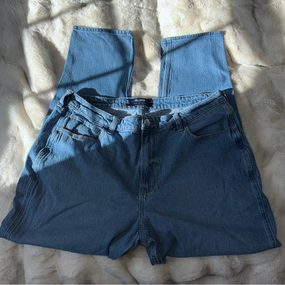 Hollister Women's Ultra High-Rise Mom